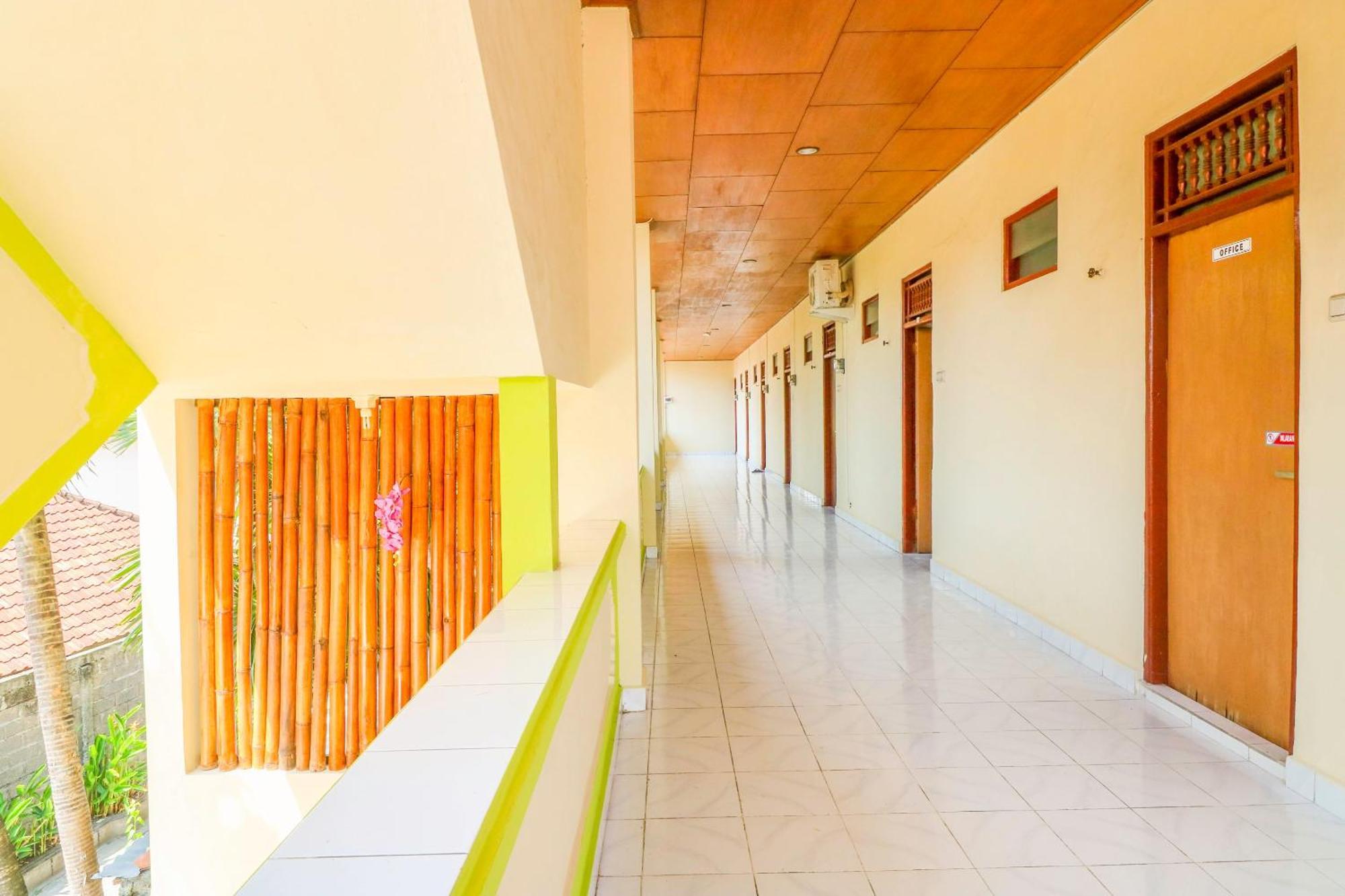 Legian Oyo 2184 Nan Berlian Inn מראה חיצוני תמונה