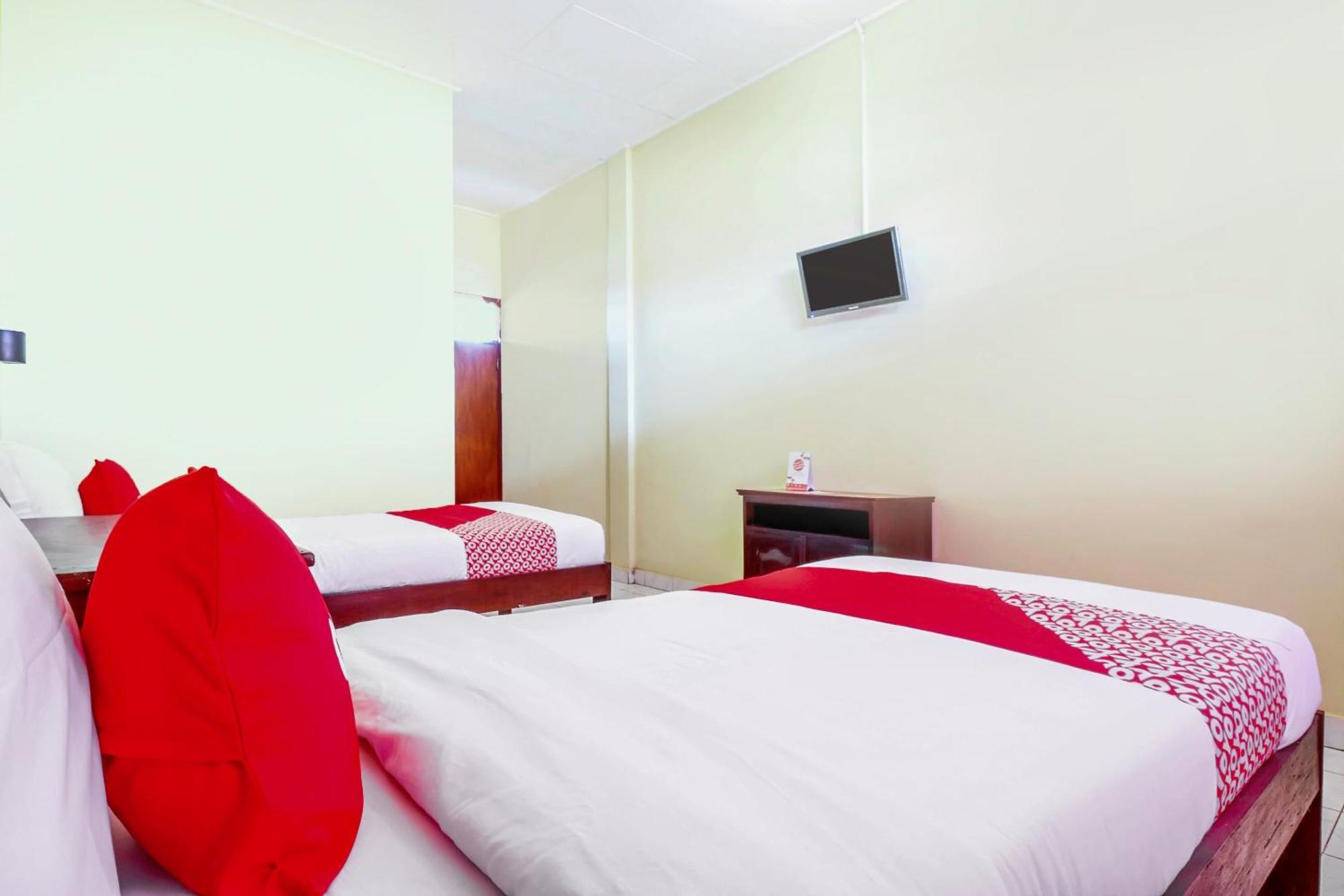 Legian Oyo 2184 Nan Berlian Inn מראה חיצוני תמונה