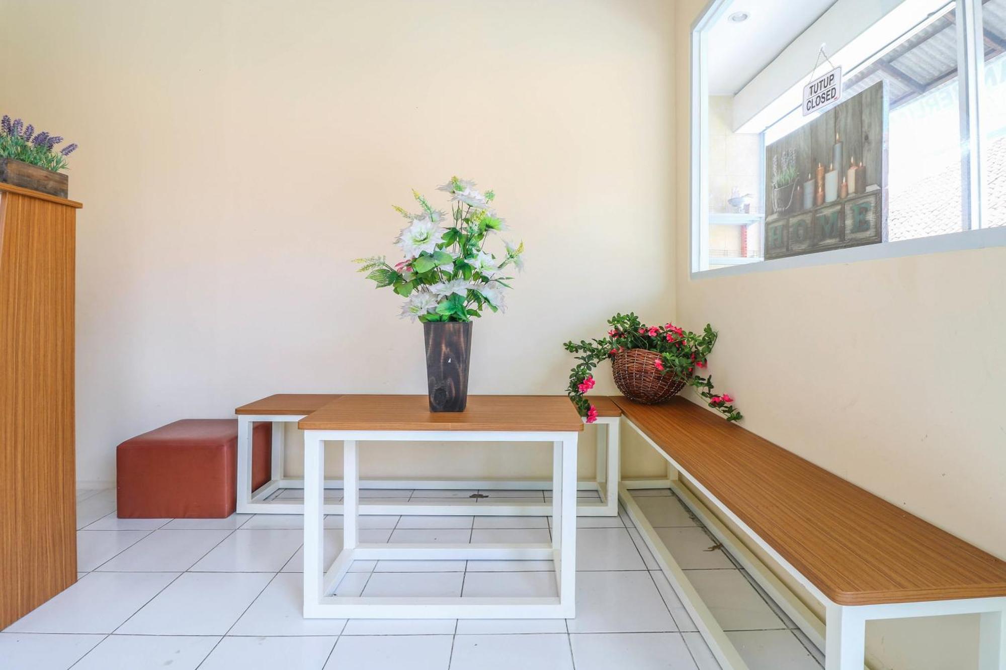 Legian Oyo 2184 Nan Berlian Inn מראה חיצוני תמונה