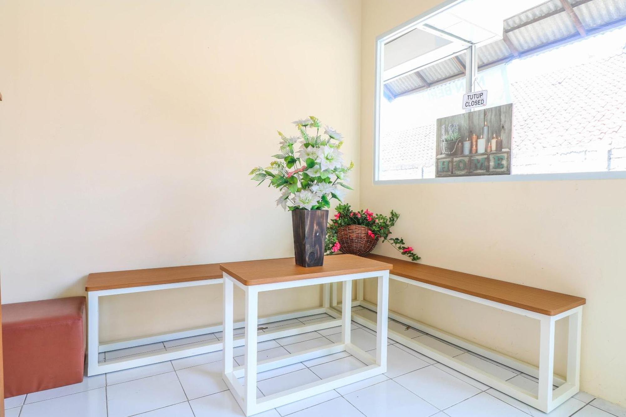 Legian Oyo 2184 Nan Berlian Inn מראה חיצוני תמונה