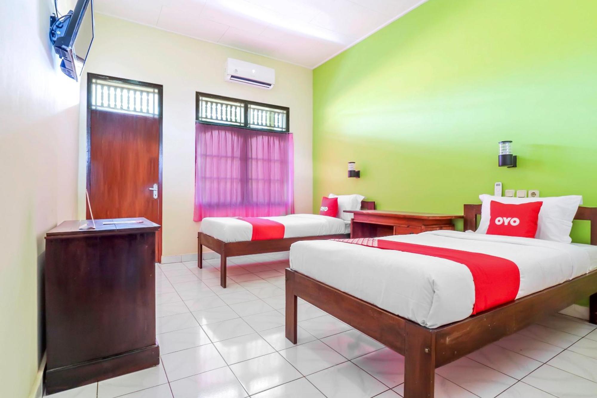 Legian Oyo 2184 Nan Berlian Inn מראה חיצוני תמונה