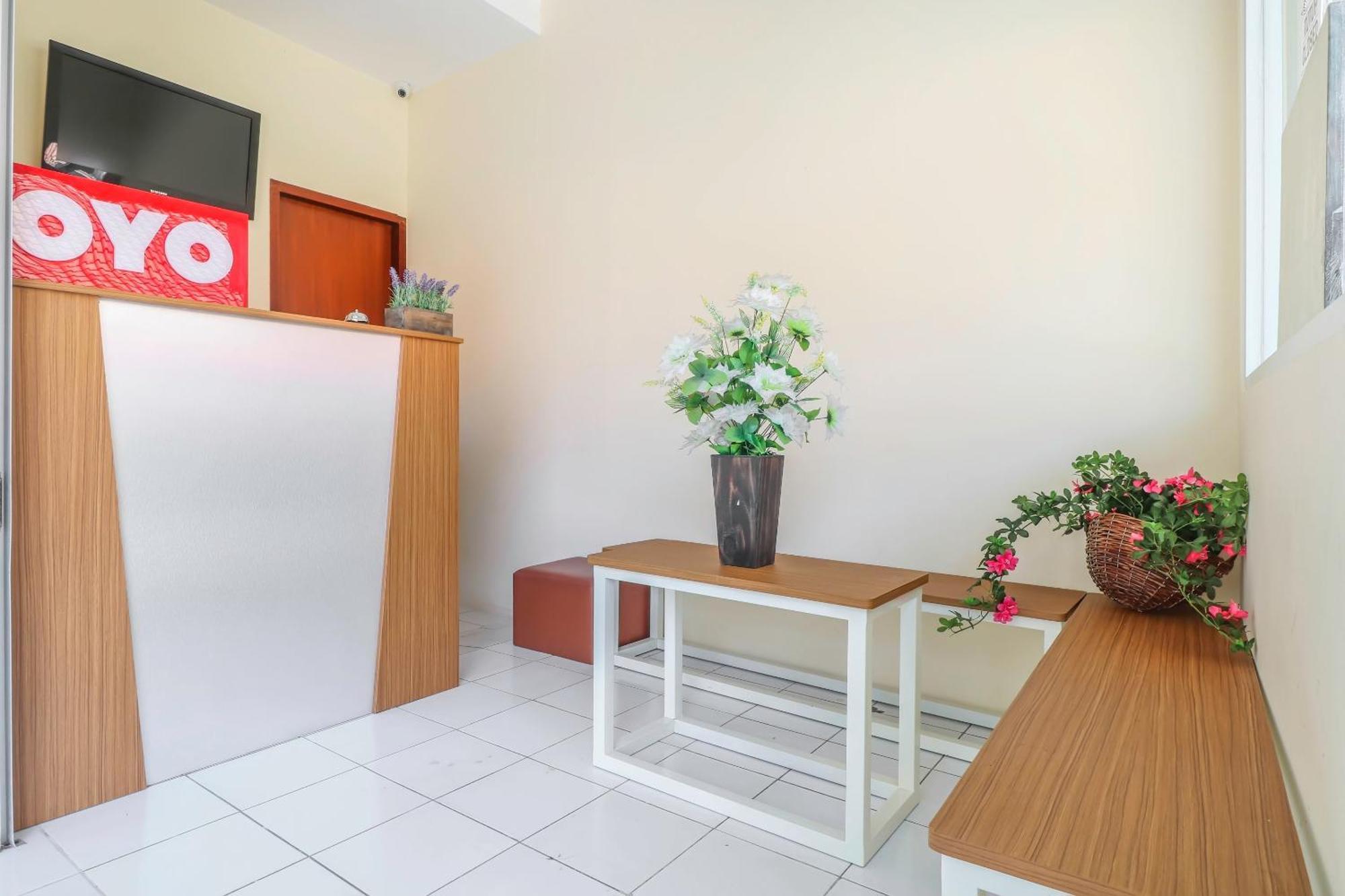 Legian Oyo 2184 Nan Berlian Inn מראה חיצוני תמונה