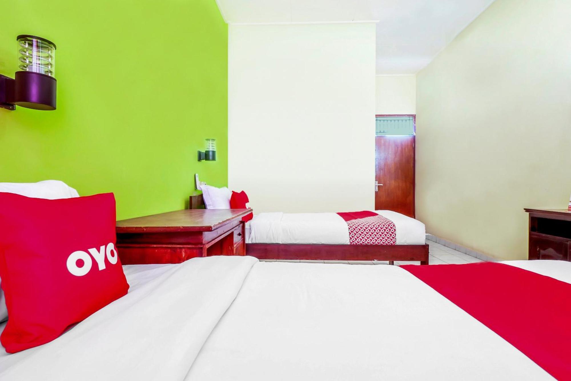 Legian Oyo 2184 Nan Berlian Inn מראה חיצוני תמונה